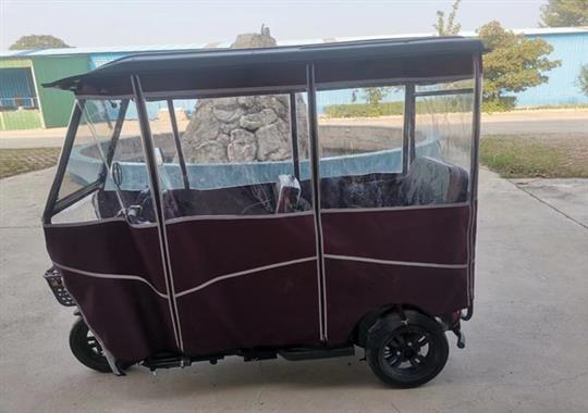 三輪車(chē)雨蓬熱合機淘汰傳統縫紉機工藝迎接高頻車(chē)篷焊接時(shí)代